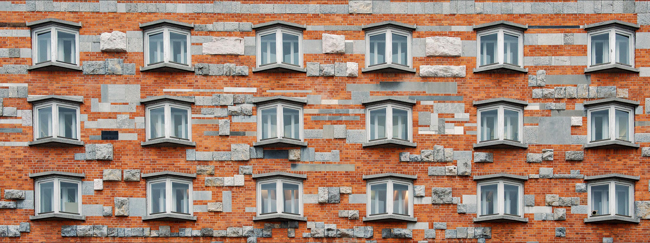 Ljubljana-Pattern-of-interesting-facades-ah-02_banner Pattern of interesting facades in Ljubljana's city centre. Photo by Arne Hodalic