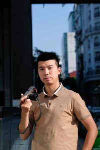 This showcases Chu Viet Ha of the Street Photography Workshop